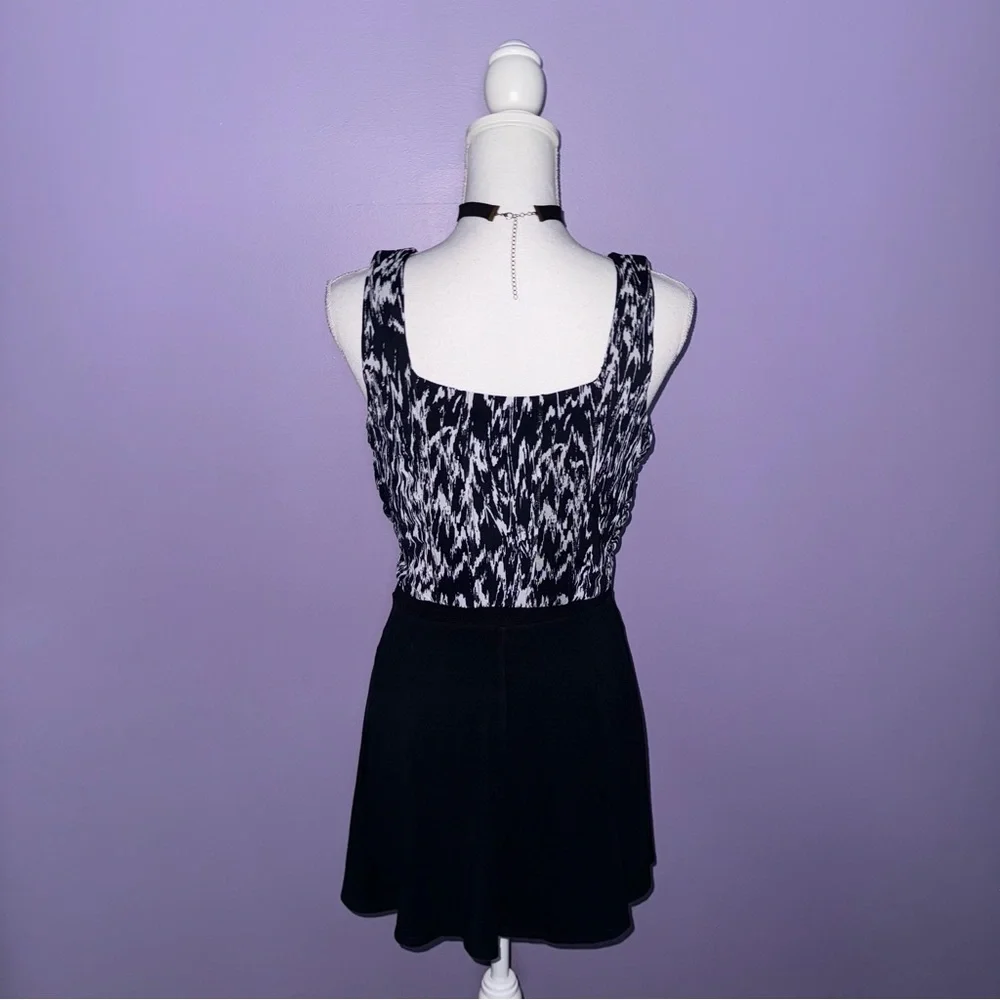 FINAL PRICE!!  NWT House of Harlow Patterned Corset Top - Picture 9 of 13